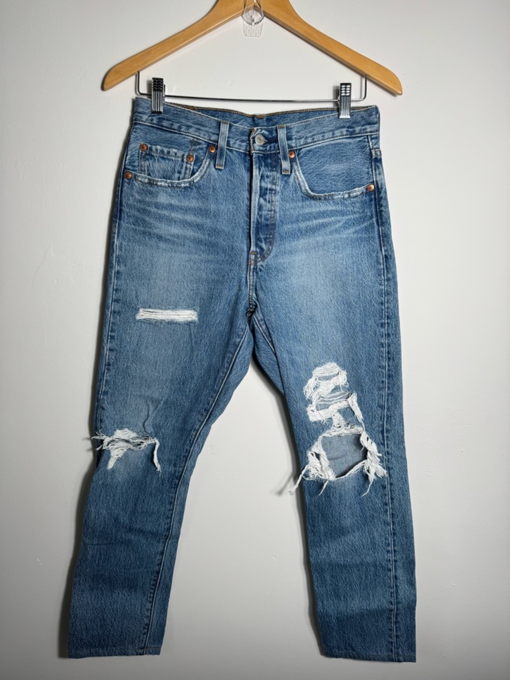 Levi’s Distressed 501 Jeans Medium Wash *Hemmed Size 26